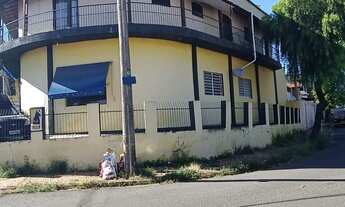 Imagem 2: Sobrado com 3 quartos, sendo 1 suite e 2 banheiros de 300m2 em cima de salão comercial com