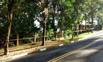 Imagem: Terreno declive á venda em condomínio