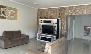 Imagem 2: Venha conhecer esta Linda Chácara com 4 Dormitórios, sendo uma suíte em Paulinia!