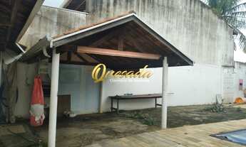 Imagem 3: Confortável casa térrea á venda com 2 dormitório, quintal amplo, área gourmet e piscina pr