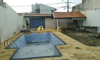 Imagem 2: Confortável casa térrea á venda com 2 dormitório, quintal amplo, área gourmet e piscina pr