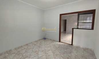 Imagem 4: Aconchegante casa térrea á venda, dois dormitórios 1 suíte, escritório, portão eletrônico