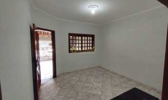 Imagem 5: Aconchegante casa térrea á venda, dois dormitórios 1 suíte, escritório, portão eletrônico