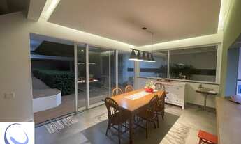 Imagem: Casa de Luxo à Venda em Condomínio Exclusivo