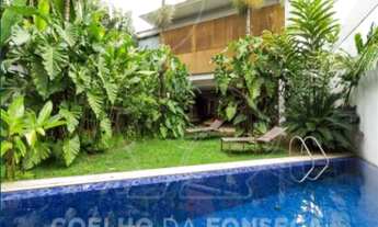 Imagem: 3 dormitórios, 4 vagas na garagem, 724M²