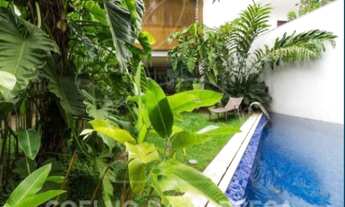 Imagem 2: 3 dormitórios, 4 vagas na garagem, 724M² de Área Construída