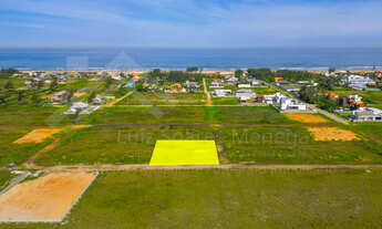 Imagem 2: Terreno de esquina, próximo a praia, com 975 m² no Rincão