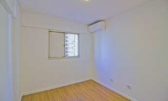 Imagem 6: Nesse apartamento, você tem um living com varanda, integrado à uma excelente cozinha ameri