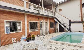 Imagem: 6 dormitórios, 3 suíte, 4 banheiro, 7