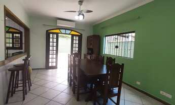 Imagem 3: Sobrado à venda no Centro de Bertioga com 4 dormitórios sendo 2 suítes, living amplo e 3 v