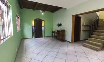 Imagem 4: Sobrado à venda no Centro de Bertioga com 4 dormitórios sendo 2 suítes, living amplo e 3 v