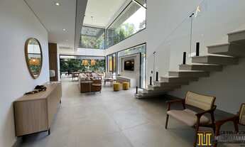 Imagem: Casa à venda com 5 suítes no módulo 24