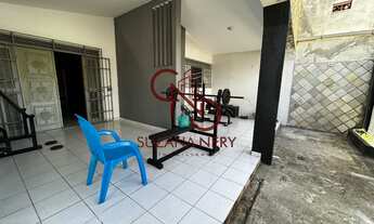 Imagem: Prédio comercial com uma casa, 2 lojas