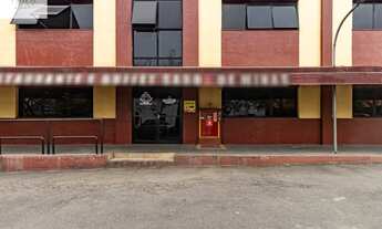 Imagem: 5 banheiro, 20 vagas na garagem