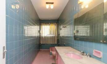 Imagem 5: CASA RESIDENCIAL DE 420M² POSSUI SETE DORMITÓRIOS, QUATRO BANHEIROS E TRÊS VAGAS Á VENDA E