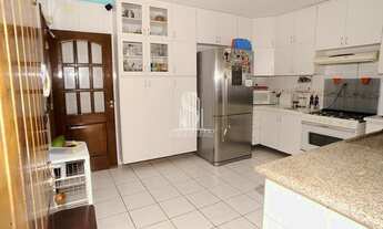 Imagem 6: SOBRADO RESIDENCIAL DE 400 M², POSSUI 4 DORM SENDO 1 SUÍTE, 1 SALA E 3 VAGAS, À VENDA EM C