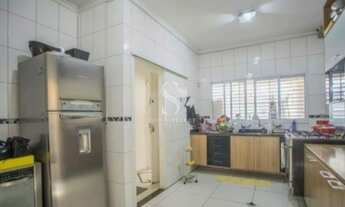 Imagem 1: CASA ASSOBRADADA RESIDENCIAL DE 190M² POSSUINDO 4 DORMITÓRIOS (4 SUÍTES) E 4 VAGAS Á VEND