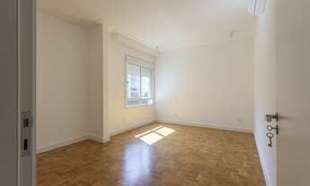 Imagem 4: Apartamento no Jardim Paulista com 209m² sendo 3 dormitórios, 1 suíte, 2 banheiros e 2 va