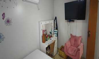 Imagem 3: Apresentamos este charmoso sobrado de 435m², com 3 dormitórios, sendo uma suíte, e 2 vagas