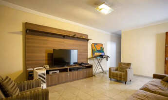 Imagem: Casa à venda com 250m², 3 quartos e 2