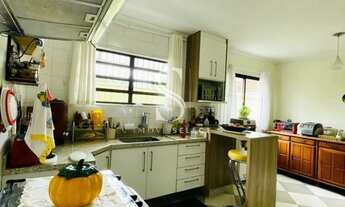 Imagem 3: SOBRADO RESIDENCIAL DE 168M² POSSUI 5 DORM (2 SUÍTES), 2 SALAS E 3 VAGAS À VENDA NA REGIÃO