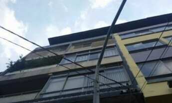 Imagem 3: Prédio na Lapa com 2 apartamentos de 60m², 2 dormitórios e 2 apartamentos de 120m² com 3 d