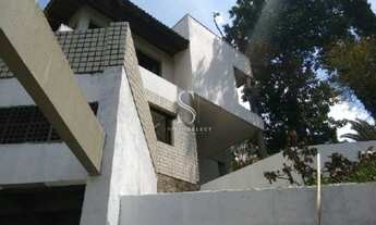 Imagem 2: SOBRADO RESIDENCIAL DE 500M² POSSUI 4 DORMITÓRIOS,5 BANHEIROS E 4 VAGAS Á VENDA NA REGIÃO