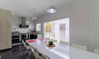 Imagem 2: SOBRADO RESIDENCIAL DE 200M² POSSUI 4 DORMITÓRIOS (2 SUÍTES) E 2 VAGAS Á VENDA NA REGIÃO D