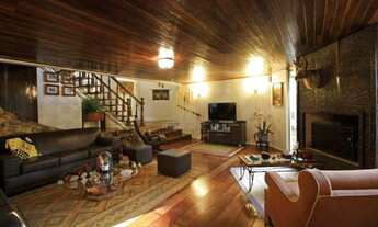 Imagem 5: Alto de Pinheiros - Sobrado de 453m com 4 dormitórios, 2 suítes, piscina e 6 vagas