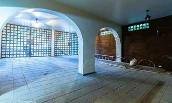 Imagem 5: CASA ASSOBRADADA COM 5 DORMITÓRIOS SENDO 4 SUÍTES E 5 VAGAS DE GARAGEM. NO BAIRRO CHÁRA ME