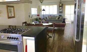 Imagem 2: Apartamento todo reformado de 127m²com 3 dormitórios, 2 banheiros e 2 vagas