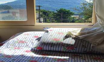 Imagem 7: Apresentamos este charmoso sobrado de 435m², com 3 dormitórios, sendo uma suíte, e 2 vagas