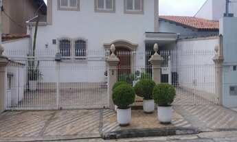 Imagem: Ampla casa de 250 metros, com 4 dormitórios