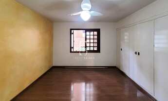 Imagem 4: CASA ASSOBRADADA EM PINHEIROS DE 197m² COM 4 QUARTOS , 2 SUITES , QUINTAL E 4 VAGAS Á VEN