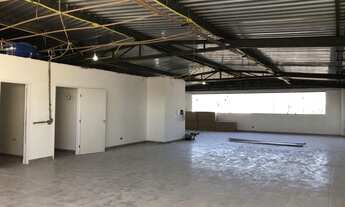 Imagem: Loja 800m2 de área construída, distribuídos