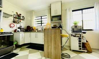 Imagem 6: SOBRADO RESIDENCIAL DE 168M² POSSUI 5 DORM (2 SUÍTES), 2 SALAS E 3 VAGAS À VENDA NA REGIÃO