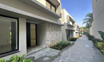 Imagem 2: Casa em condomínio maravilhoso com 943m²