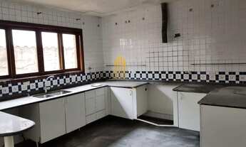 Imagem 4: Alto de Pinheiros - Casa sobrado de 527m² com 8 dormitórios/1 suite, 6 banheiros e 8 vagas