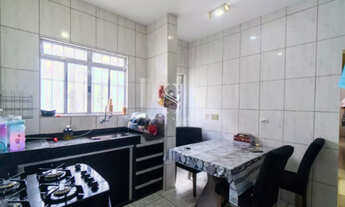 Imagem 7: CASA RESIDENCIAL DE 200M² POSSUI 4 DORMITÓRIOS, 3 BANHEIROS E 2 VAGAS,À VENDA NA REGIÃO DO