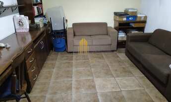 Imagem 2: CASA TÉRREA DE 222M², POSSUI 3 DORMITÓRIOS (1 SUÍTE), 2 SALAS E 2 VAGAS, À VENDA NA REGIÃO