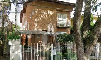 Imagem 3: MOEMA - SOBRADO DE 400M² POSSUI 4 DORMITÓRIOS SENDO 2 SUÍTES, 2 SALAS E 2 VAGAS