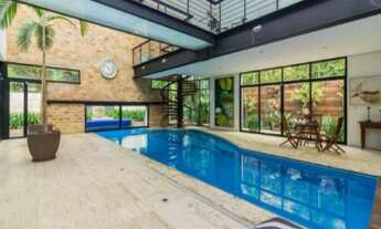 Imagem 2: Casa de luxo à venda em São Paulo: 5 quartos, 4 suítes, 7 banheiros, 10 vagas de garagem