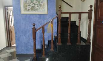 Imagem 3: CASA TÉRREA DE 222M², POSSUI 3 DORMITÓRIOS (1 SUÍTE), 2 SALAS E 2 VAGAS, À VENDA NA REGIÃO