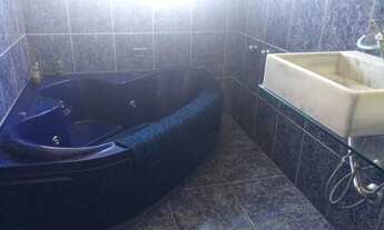 Imagem 4: Casa com 470 metros - 02 dormitórios - 04 salas, piscina