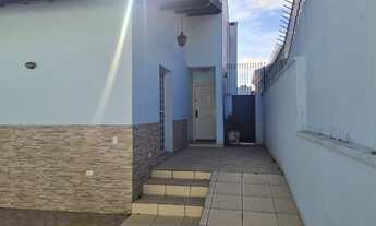 Imagem 2: Casa térrea à venda no Jardim Campo Grande com 376 m² de área total, 172 m² de área constr