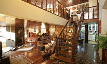 Imagem 6: Alto de Pinheiros - Sobrado de 453m com 4 dormitórios, 2 suítes, piscina e 6 vagas