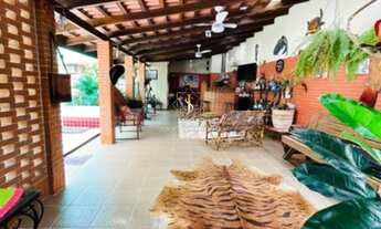 Imagem: Casa com piscina no centro de Guaratuba