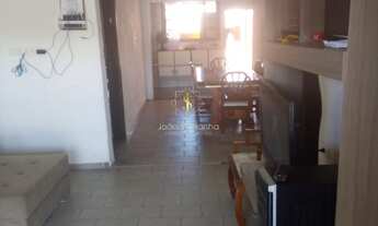 Imagem 7: Casa em Guaratuba com piscina em rua pavimentada, sozinha no terreno e poucos metros do ma