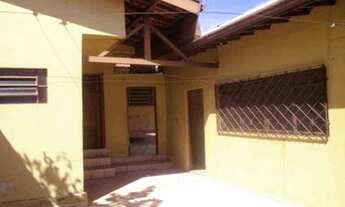 Imagem 2: Casa à venda no Centro de Sumaré-SP: 3 quartos, 1 sala, 2 banheiros, 2 vagas de garagem. C