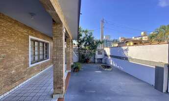 Imagem 3: Esta casa pode ser a escolha perfeita para você que busca um imóvel espaçoso, confortável